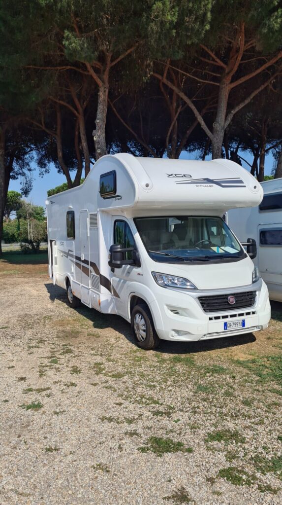 Gran camper de 6 plazas con garaje Freedom Holiday